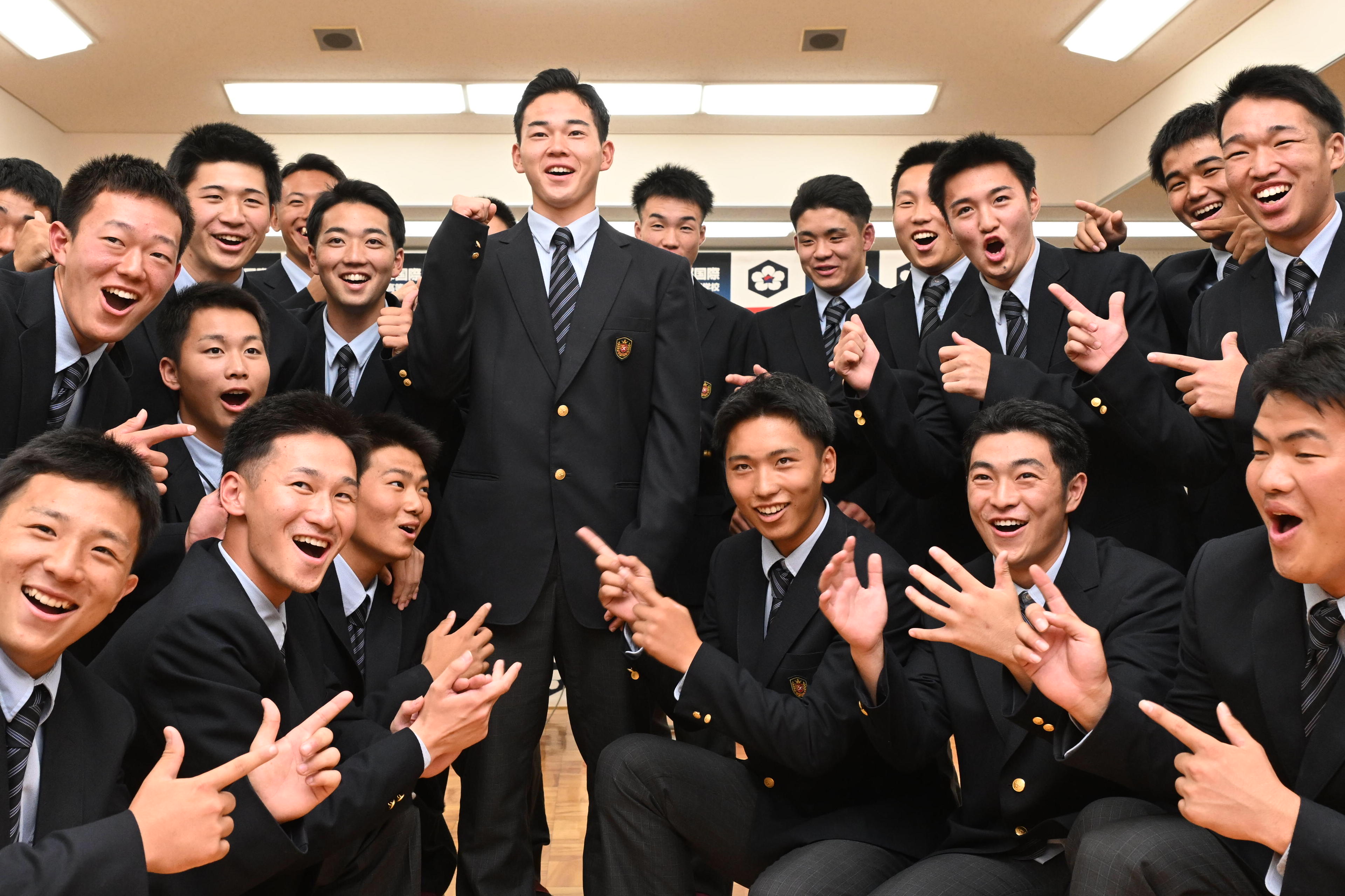 ドラフト指名を喜ぶ京都国際高校硬式野球部